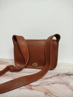 Very Rare Vintage Coach 9710 Sling Bag British Tan